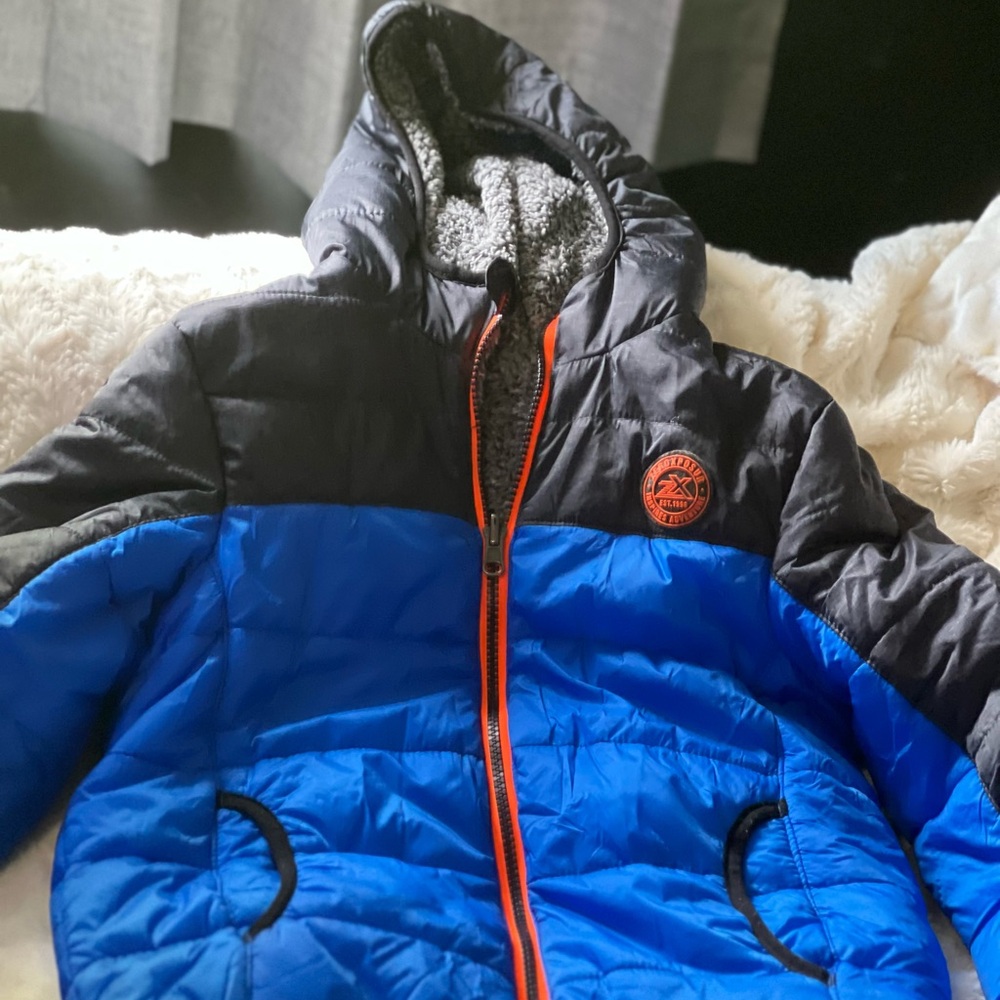 Blue and Black Hooded Ultrasonic Quilted Puffer Mid weight Jacket.